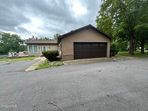 656 Sacandaga Rd in Schenectady, NY - Building Photo - Building Photo