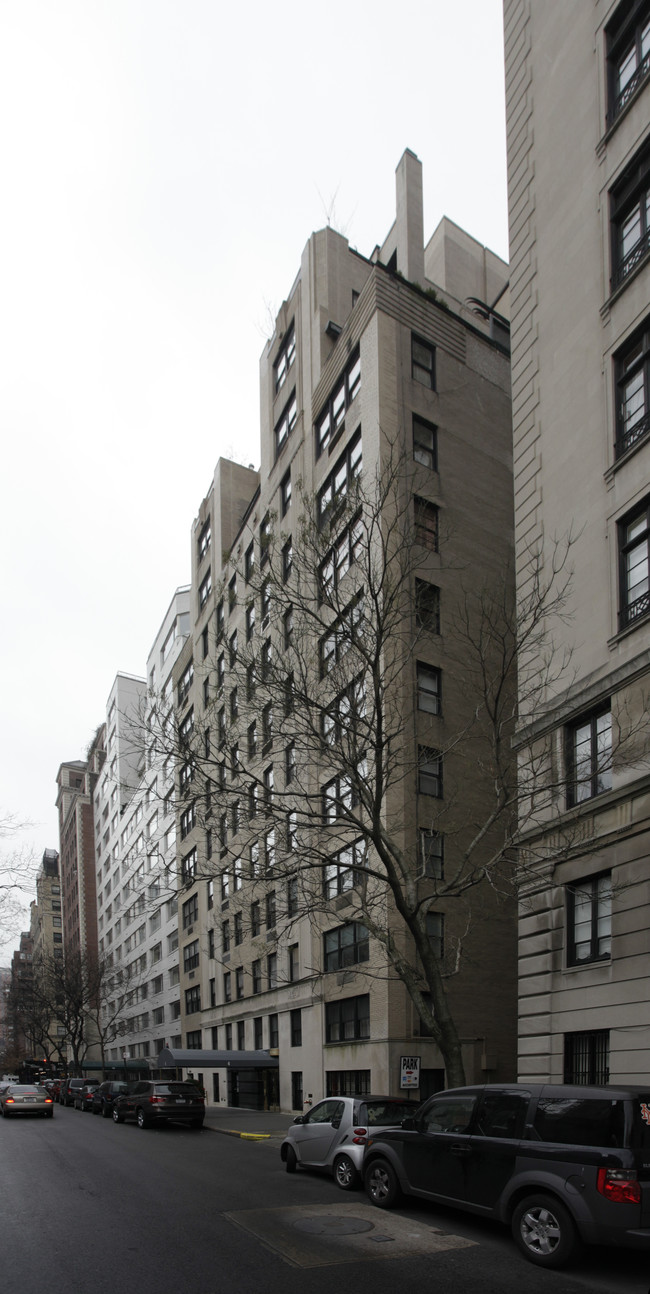 4 E 70th St in New York, NY - Foto de edificio - Building Photo