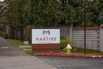 Martine Apartments in Bellevue, WA - Foto de edificio - Building Photo