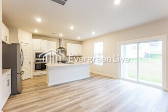 880 Bur Oak Ct in Clarksville, TN - Building Photo - Building Photo