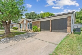10100 Woodglen Dr in Austin, TX - Building Photo - Building Photo