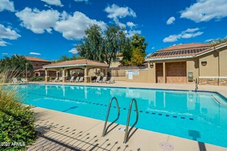 10325 W Sands Dr in Peoria, AZ - Building Photo - Building Photo