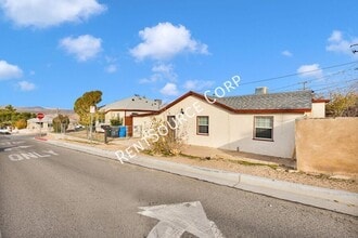 1040-1042 Flora St in Barstow, CA - Building Photo - Building Photo