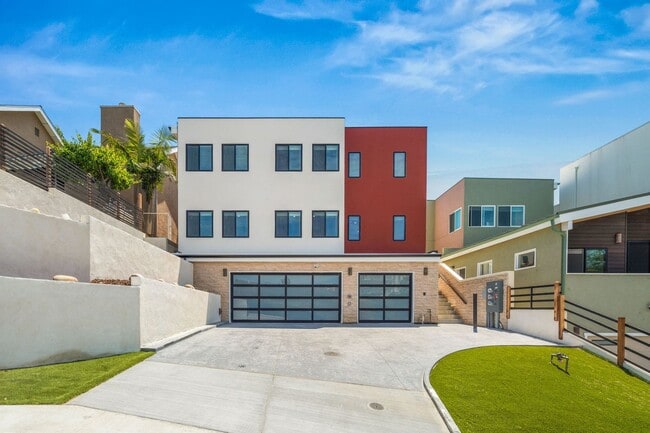 1251-1253 Van Nuys St in San Diego, CA - Foto de edificio - Building Photo