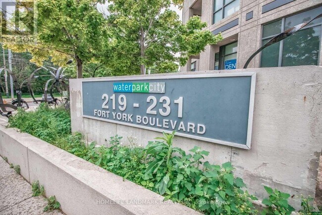 219 Fort York Blvd in Toronto, ON - Building Photo - Building Photo