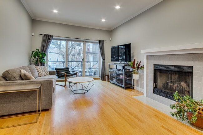 2029 W Saint Paul Ave, Unit 1E in Chicago, IL - Building Photo - Building Photo