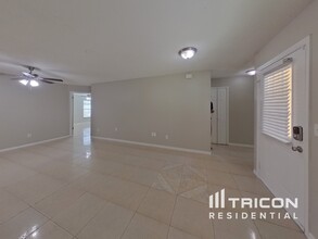 1221 Regal Ridge Dr in Orlando, FL - Building Photo - Building Photo