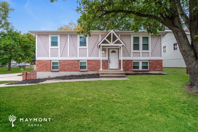 property at 656 S 6th St