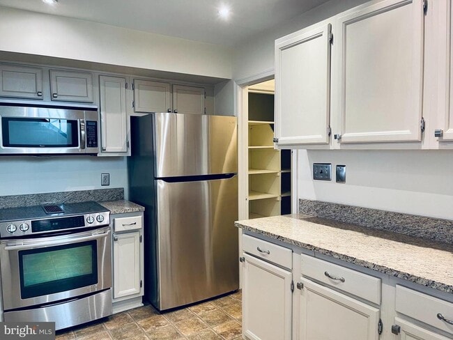 1814 Duffield Ln in Alexandria, VA - Building Photo - Building Photo
