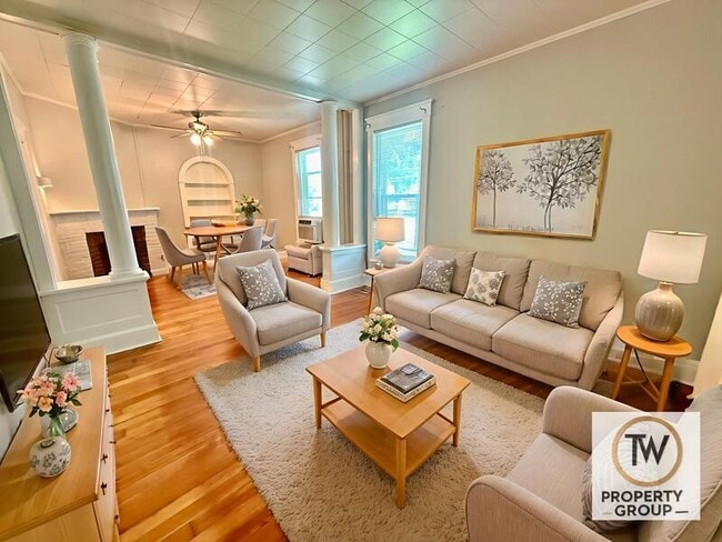 property at 208 S 9th St