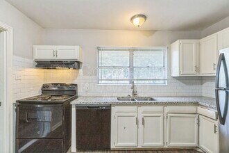 6419 Belarbor St in Houston, TX - Building Photo - Building Photo