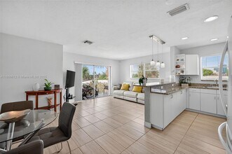 2715 NE 49th St in Fort Lauderdale, FL - Building Photo - Building Photo