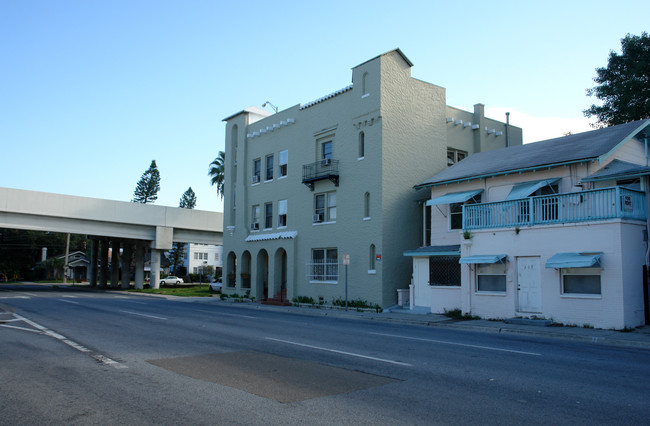 409 8th St N in St. Petersburg, FL - Foto de edificio - Building Photo