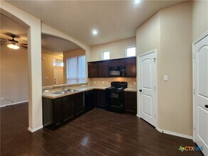 303 Rosalie Dr in New Braunfels, TX - Building Photo - Building Photo