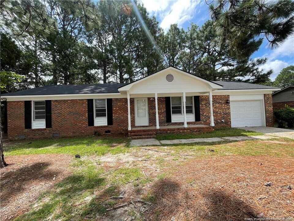 323 Cadmium Ct in Fayetteville, NC - Building Photo