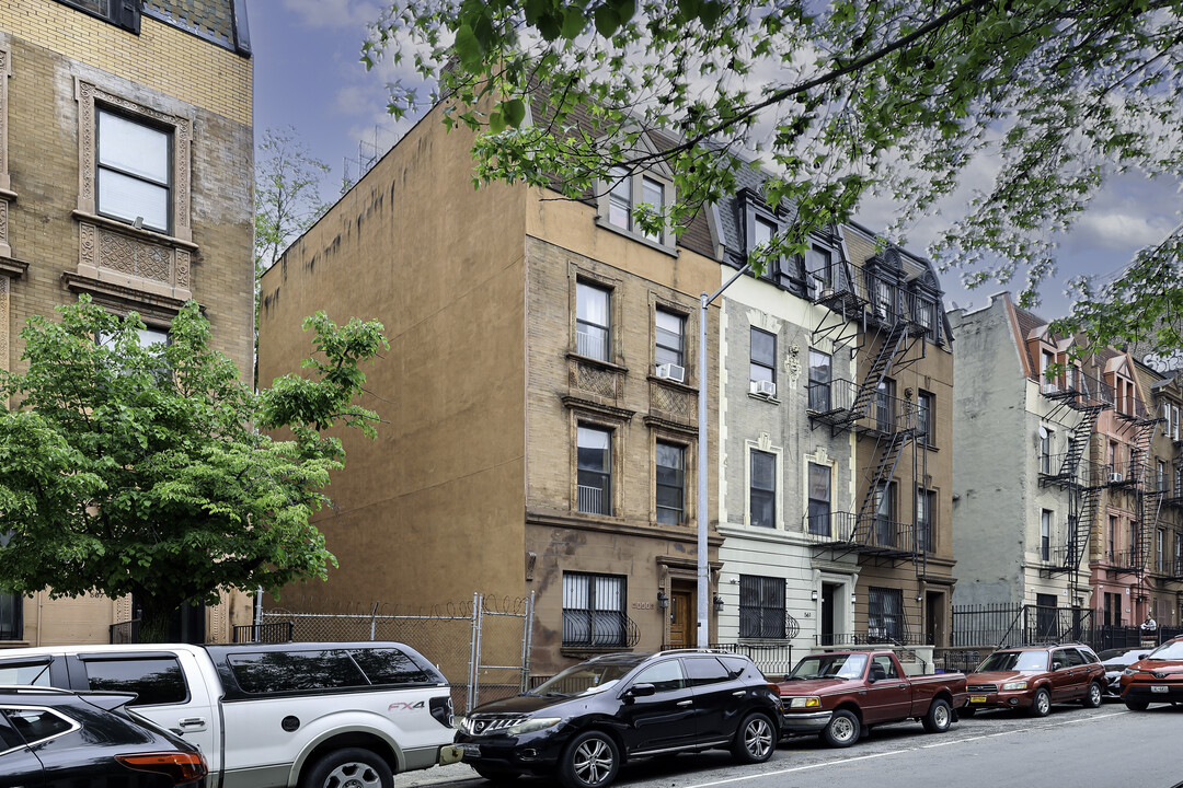 563 W 161st St in New York, NY - Building Photo