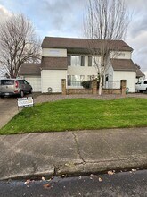 4212-4214 47th Ave NE in Salem, OR - Building Photo - Building Photo