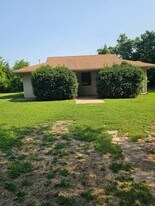 1243 Charles Dr in Van Buren, AR - Building Photo