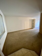 756 NE 92nd Ave, Unit B in Portland, OR - Building Photo - Building Photo