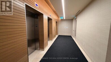 8960 Jane St in Vaughan, ON - Building Photo - Building Photo