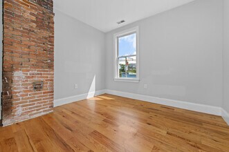 148 Bremen St, Unit 2 in Boston, MA - Foto de edificio - Building Photo