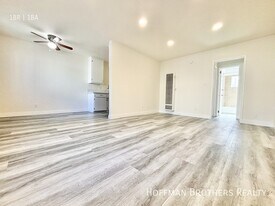 1088 W 39th St, Unit 11 in Los Angeles, CA - Building Photo