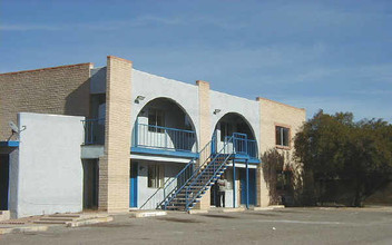 Casa de las Catalinas in Tucson, AZ - Foto de edificio - Building Photo