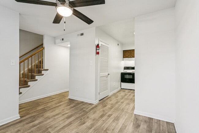 Cove Harbor Townhomes in Hampton, VA - Building Photo - Building Photo