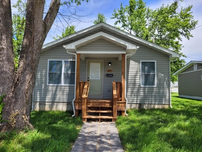property at 605 E 14th St