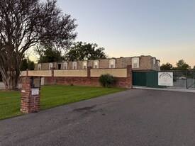 11271 Florida Blvd in Baton Rouge, LA - Building Photo