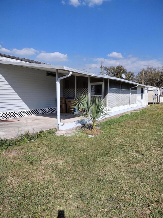 1635 Hope St in Intercession City, FL - Building Photo - Building Photo