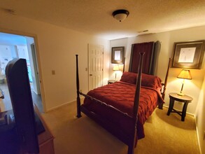 250 Olde Vineyard Ct, Unit 201 in Winston-Salem, NC - Building Photo - Building Photo