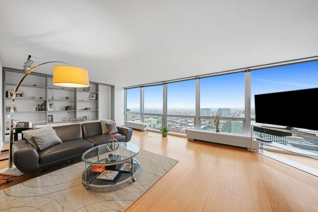 2400 N Lakeview Ave in Chicago, IL - Building Photo - Building Photo