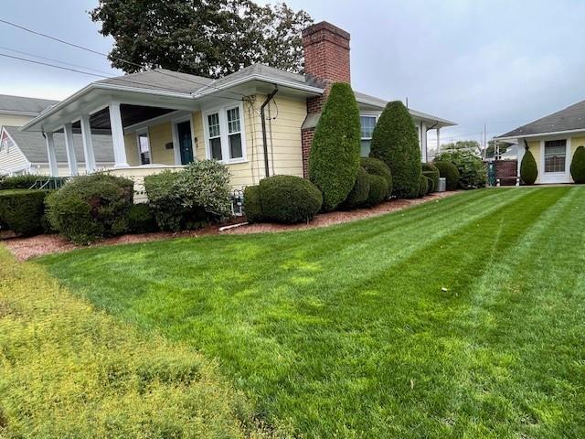 12 Buckthorne Ave in East Providence, RI - Foto de edificio