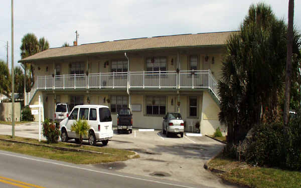 1011 S Miramar Ave in Indialantic, FL - Building Photo