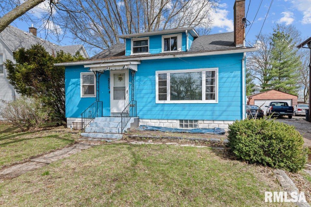 2215 17th St in Rock Island, IL - Building Photo