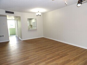 1638 Embassy Dr in West Palm Beach, FL - Building Photo - Building Photo