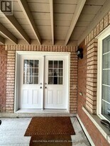 39 Stoneylake Ave in Brampton, ON - Building Photo