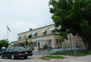 111 E Pine St in Avon Park, FL - Foto de edificio - Building Photo