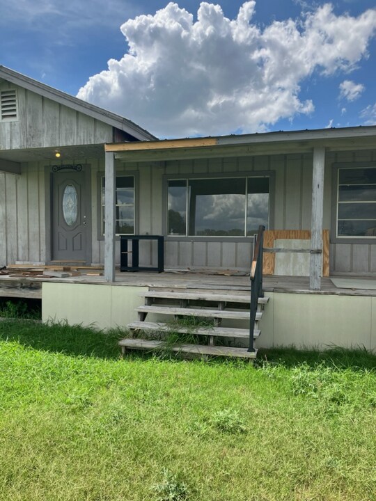 126 Alton Ave in Charlotte, TX - Building Photo