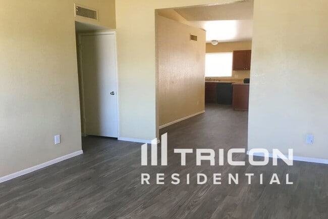 10710 W Sells Dr in Phoenix, AZ - Building Photo - Building Photo