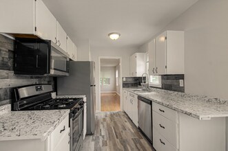 7946 Main St in Kansas City, MO - Building Photo - Building Photo
