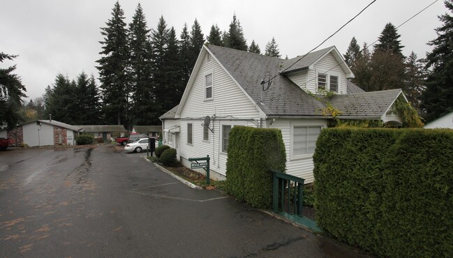 Alpine Village in Sandy, OR - Building Photo - Building Photo