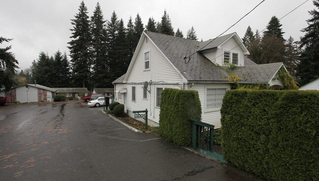 Alpine Village in Sandy, OR - Foto de edificio - Building Photo