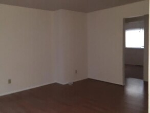 1025 Shackelford Rd in Florissant, MO - Foto de edificio - Building Photo