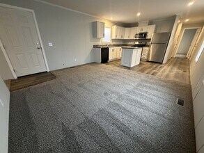 15353 Dominique Dr in Clinton Township, MI - Foto de edificio - Building Photo