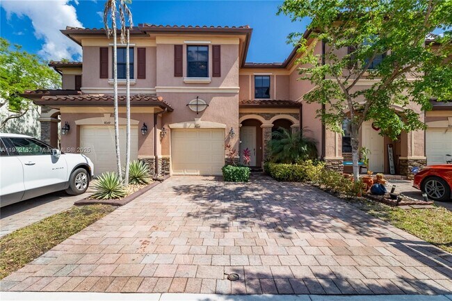 9045 W 33rd Ave in Hialeah, FL - Foto de edificio - Building Photo