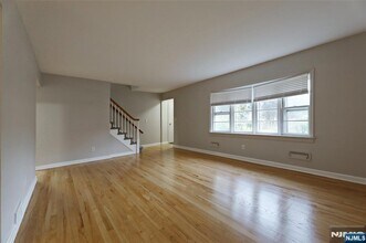 35-10 Linwood Rd in Fair Lawn, NJ - Building Photo - Building Photo
