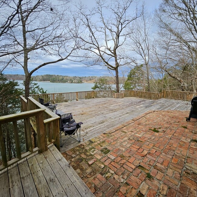 property at 2 Old North River Point