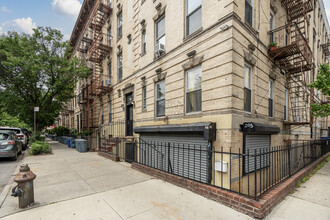 205 Norman Ave in Brooklyn, NY - Building Photo - Building Photo